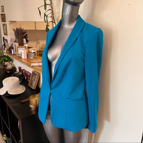 BEBE | Blue tuxedo style shoulder pad vintage spring summer designer blazer - Picture 5 of 16